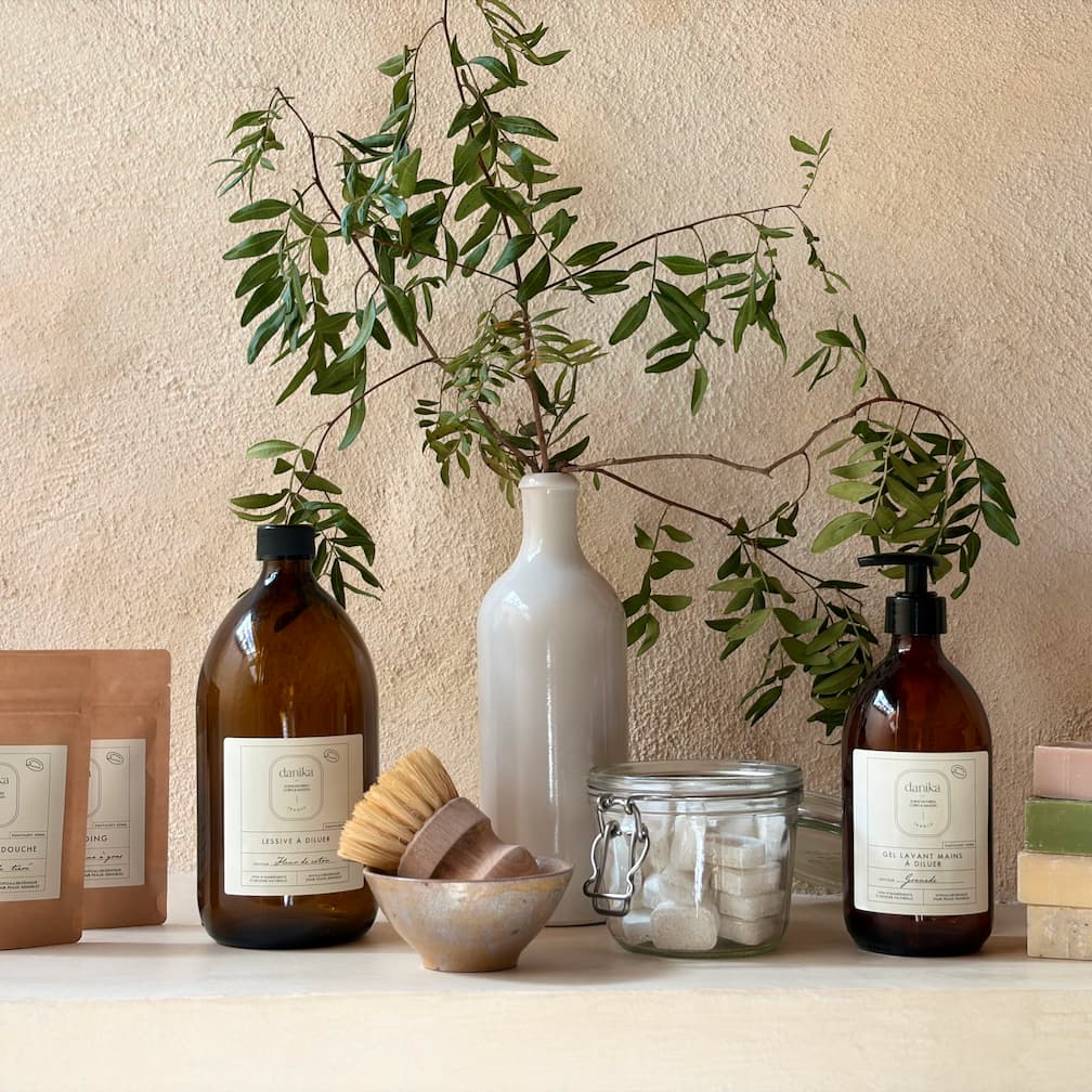 Des produits Danika dans un décor d'une maison du sud de la France